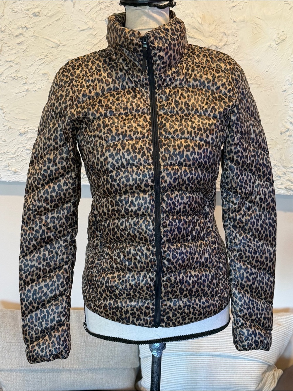 Uniqlo Women's Ultra Light Down Jacket Leopard Brown Black Casual Travel Sz XS